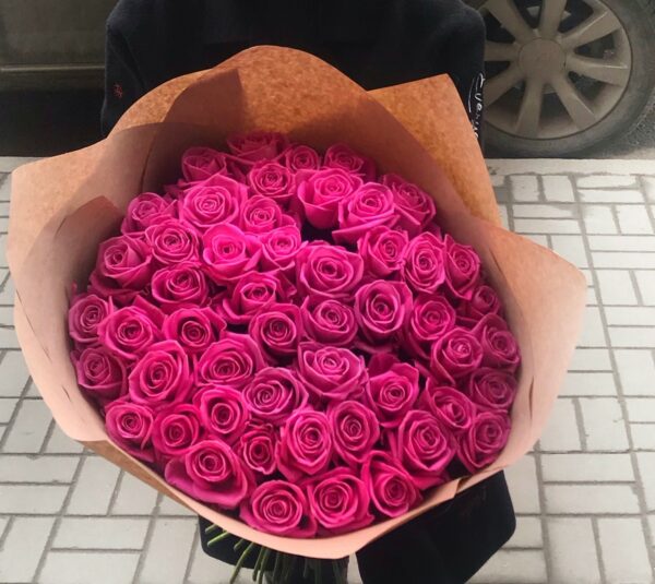 Букет из 51 розы в упаковке крафт