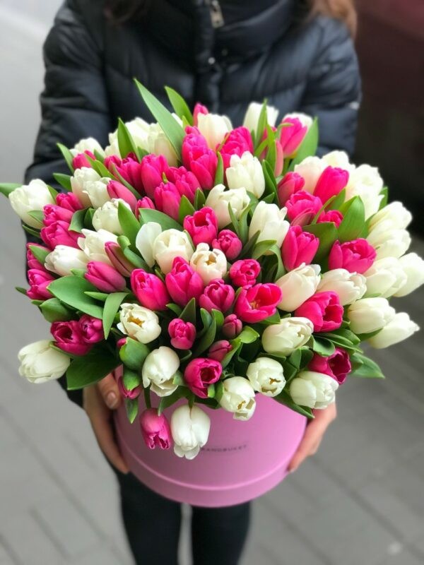 Букет тюльпанов 101 шт. в коробке розового цвета