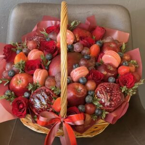 Корзина с фруктами и розами «Экзотика»