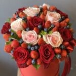Букет роз и клубники «Любовь»