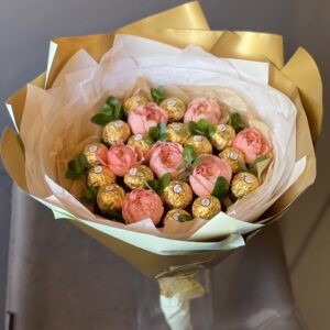Букет из роз и конфет «Магия»