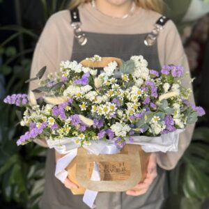 Цветы в коробке «Вкус лета» нежная сумочка