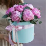 Пионы розовые в коробке 9 штук  «С любовью»