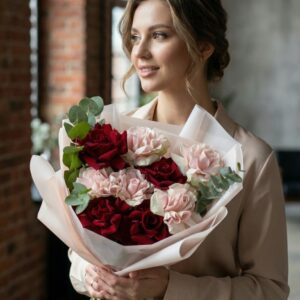 Букет розы 9 штук красные и розовые «Французское очарование»