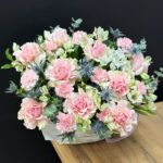 Корзина цветов с французскими розами «Это любовь»