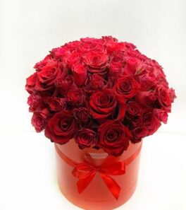 Коробочка из 55 красных роз
