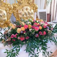 ОФОРМЛЕНИЕ БАНКЕТНОГО ЗАЛА ЦВЕТАМИ И ТКАНЯМИ