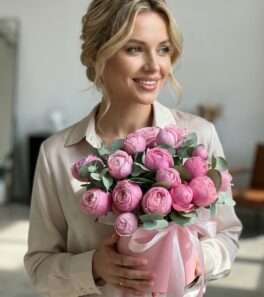 Цветы в коробке «Роза пиона»